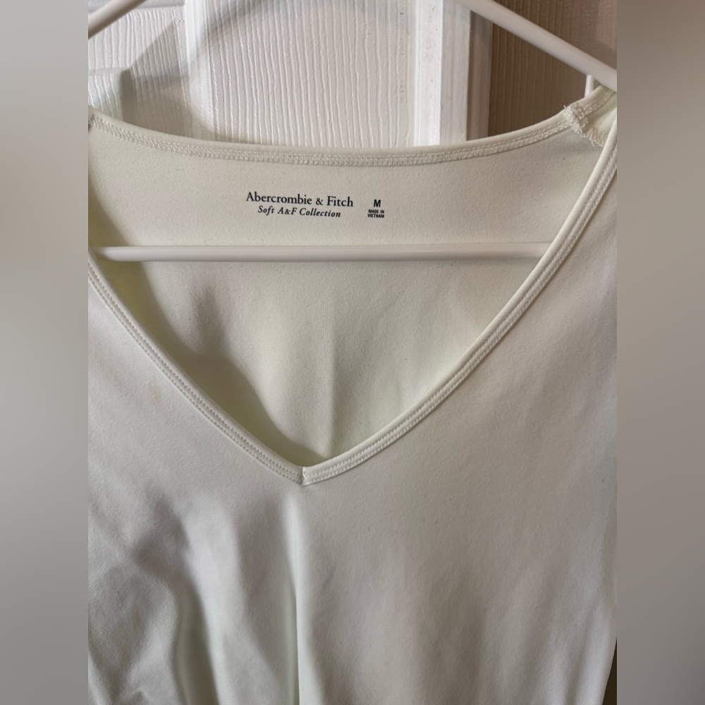 Abercrombie Soft Stretchy White V-Neck Top - Picture 2 of 6